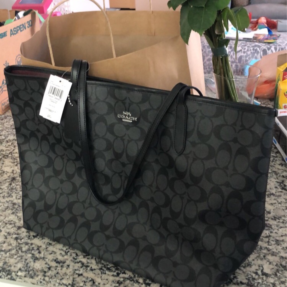 Coach brand new sig city tote black